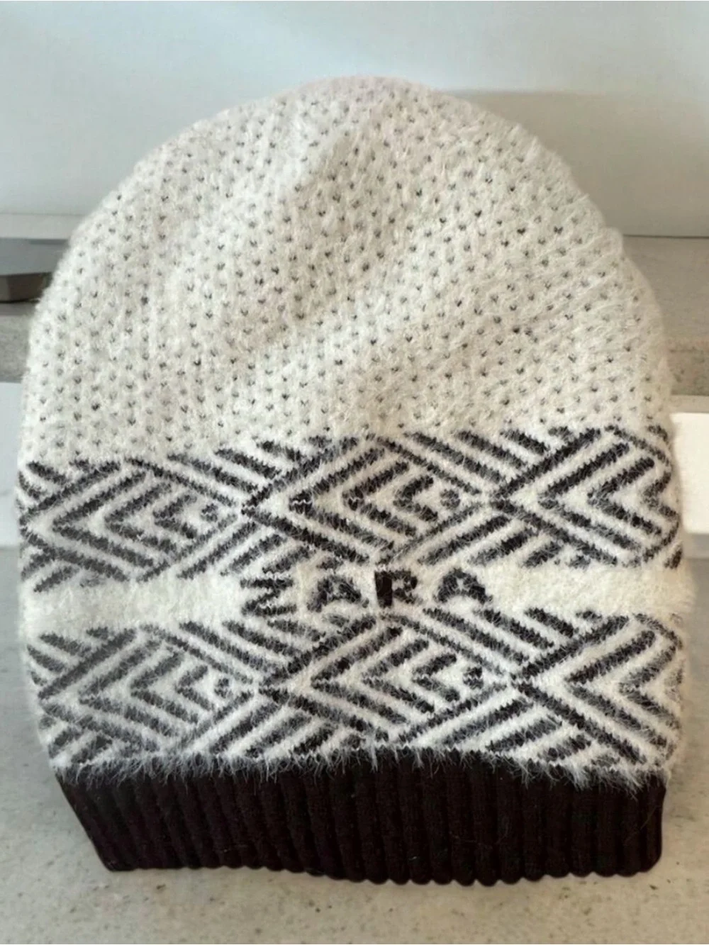 ZARA Winter Knit Beanie Hat Black Cream Logo Design